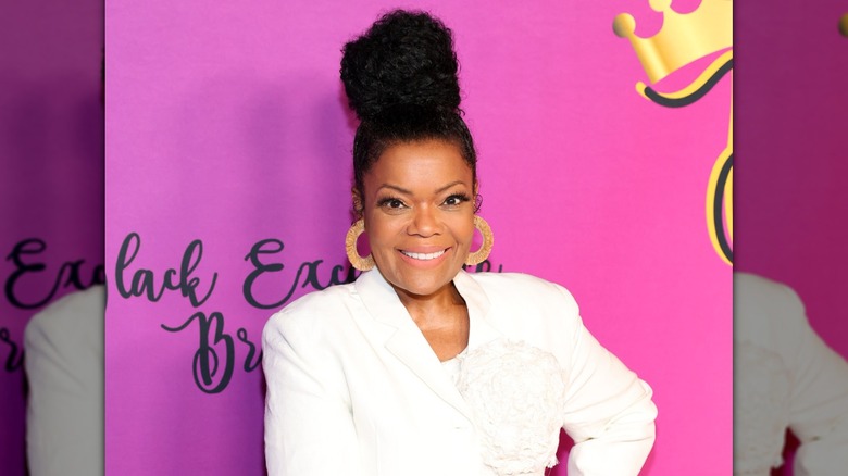 Yvette Nicole Brown en el Black Excellence Brunch patrocinado por Disney en Glendale, California, en febrero de 2025