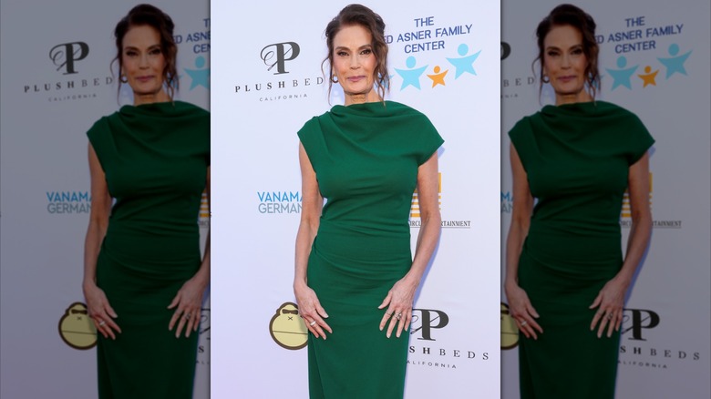 Teri Hatcher asiste a la 14a Noche Anual de Póquer de Celebridades de Ed Asner & Friends en Radford Studio Center el 15 de agosto de 2026 en Studio City, California.