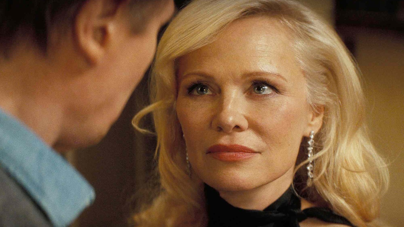 7 looks de maquillaje inspirados en los personajes más feroces de Pamela Anderson