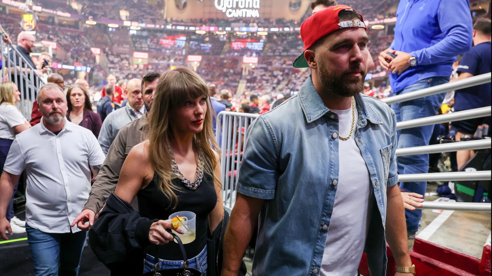 El gesto devoto de Taylor Swift hacia Travis Kelce demuestra que las acciones cuentan en el amor, no en las palabras