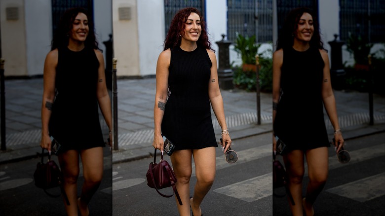 Una mujer que llevaba un tanque LBD.