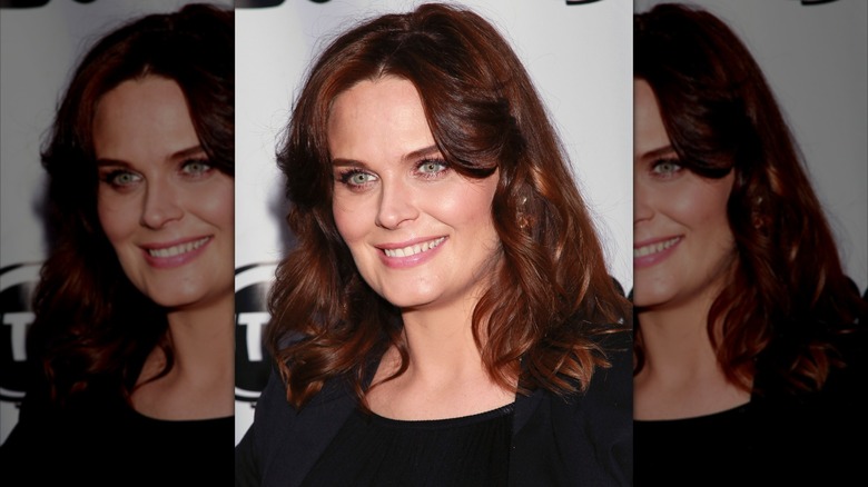 Emily Deschanel con cabello castaño rojizo el 17 de julio de 2011