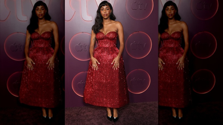 Jessica Williams asiste a la alfombra roja de la fiesta Primetime Emmy de Apple TV+ en Hollywood en septiembre de 2026