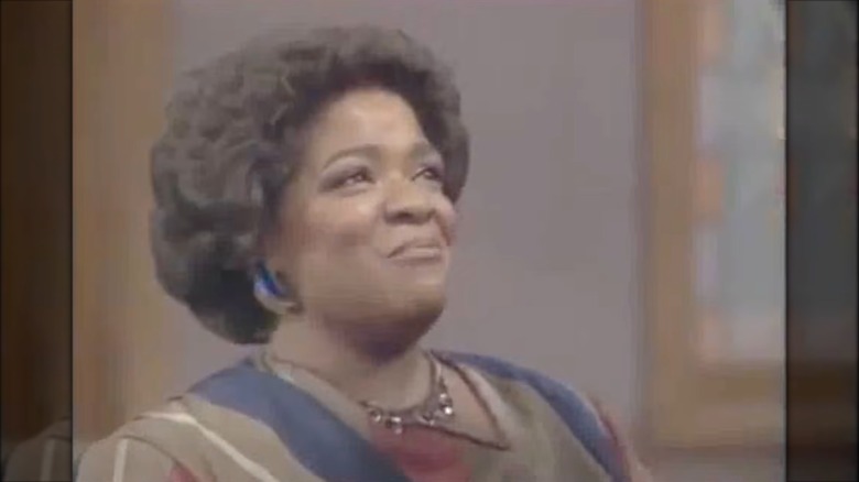 Nell Carter con una blusa a rayas