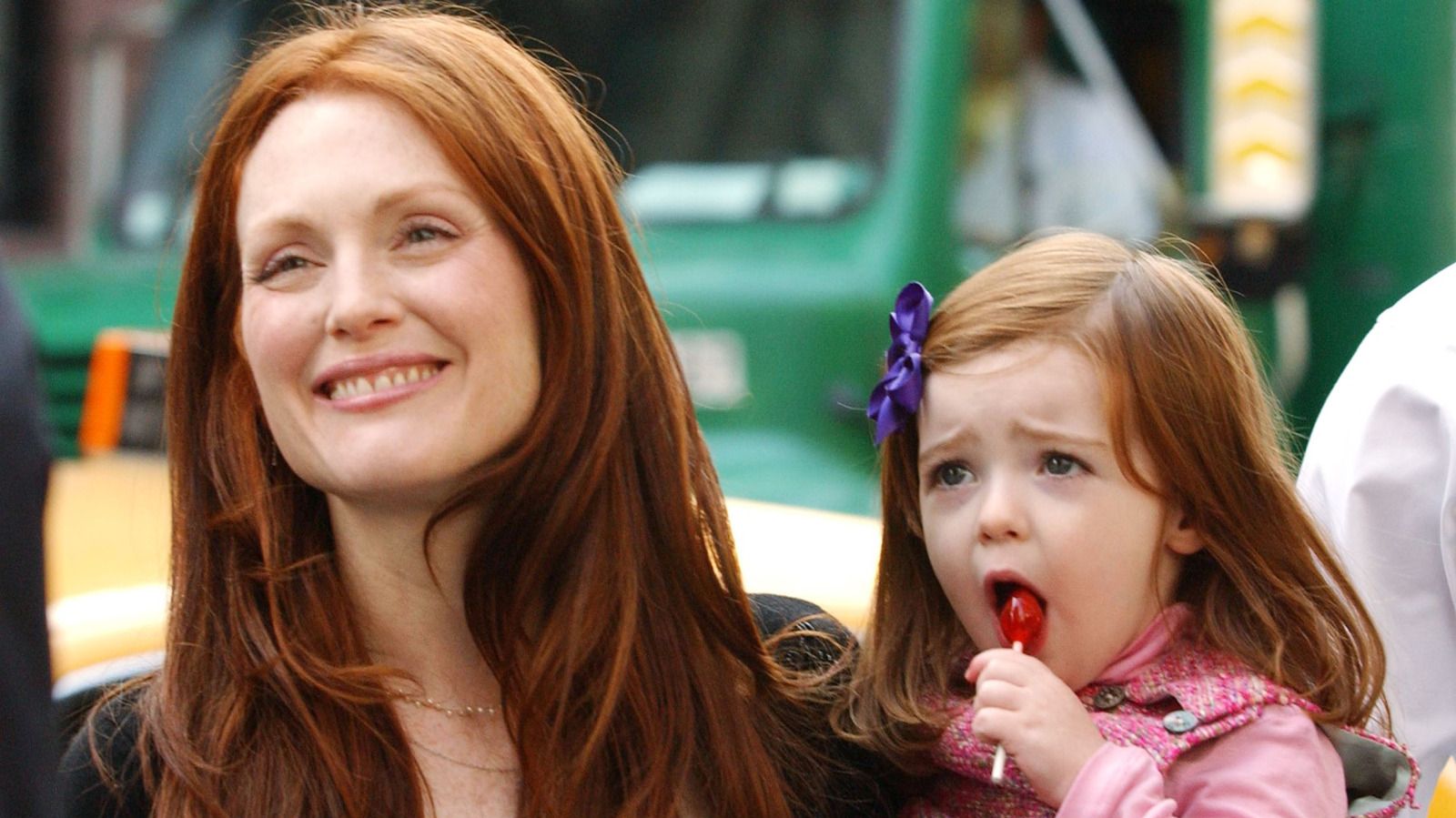 La hija parecida de Julianne Moore, Liv Freundlich, creció hasta ser impresionante