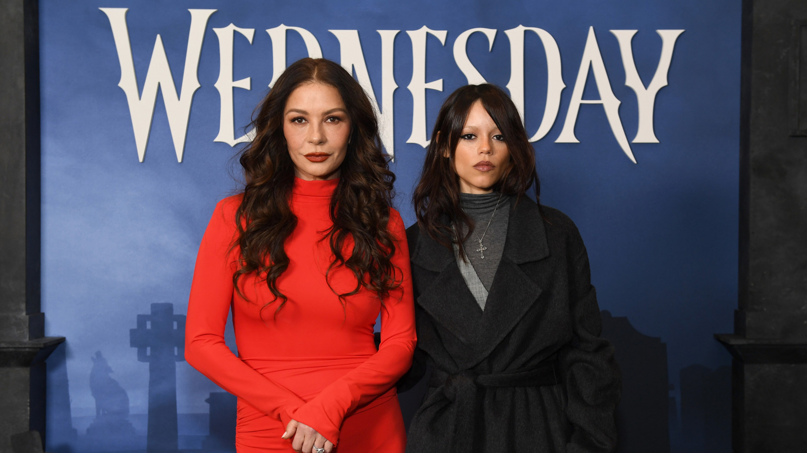 Cómo se ven las protagonistas principales del miércoles de Netflix en la vida real
