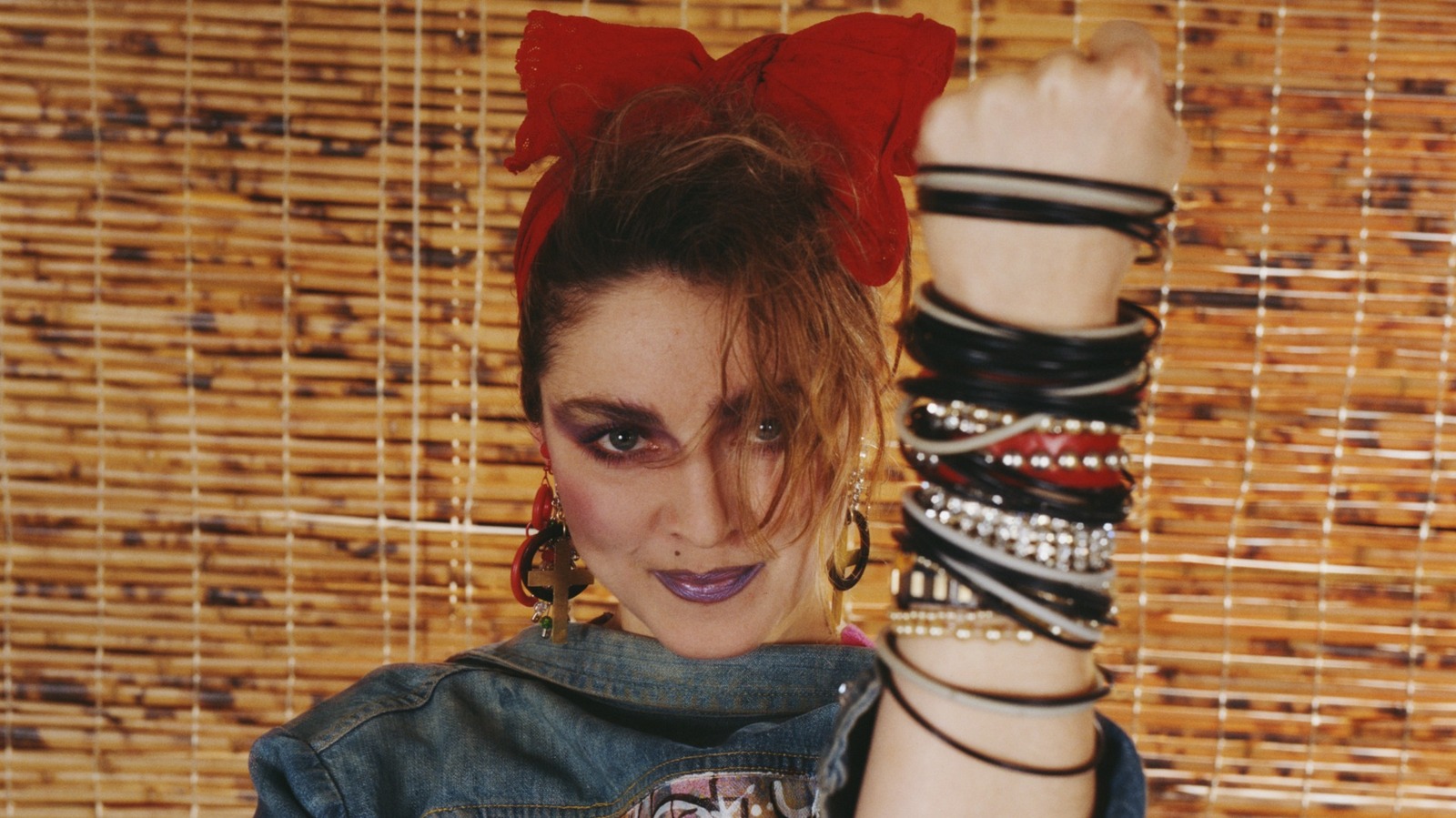 Estos accesorios clásicos de los 80 están regresando con fuerza