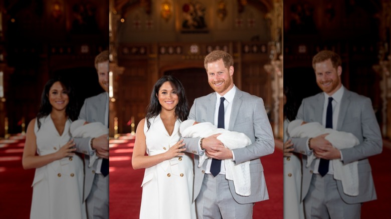 Meghan Markle y el Príncipe Harry sosteniendo al Príncipe Archie