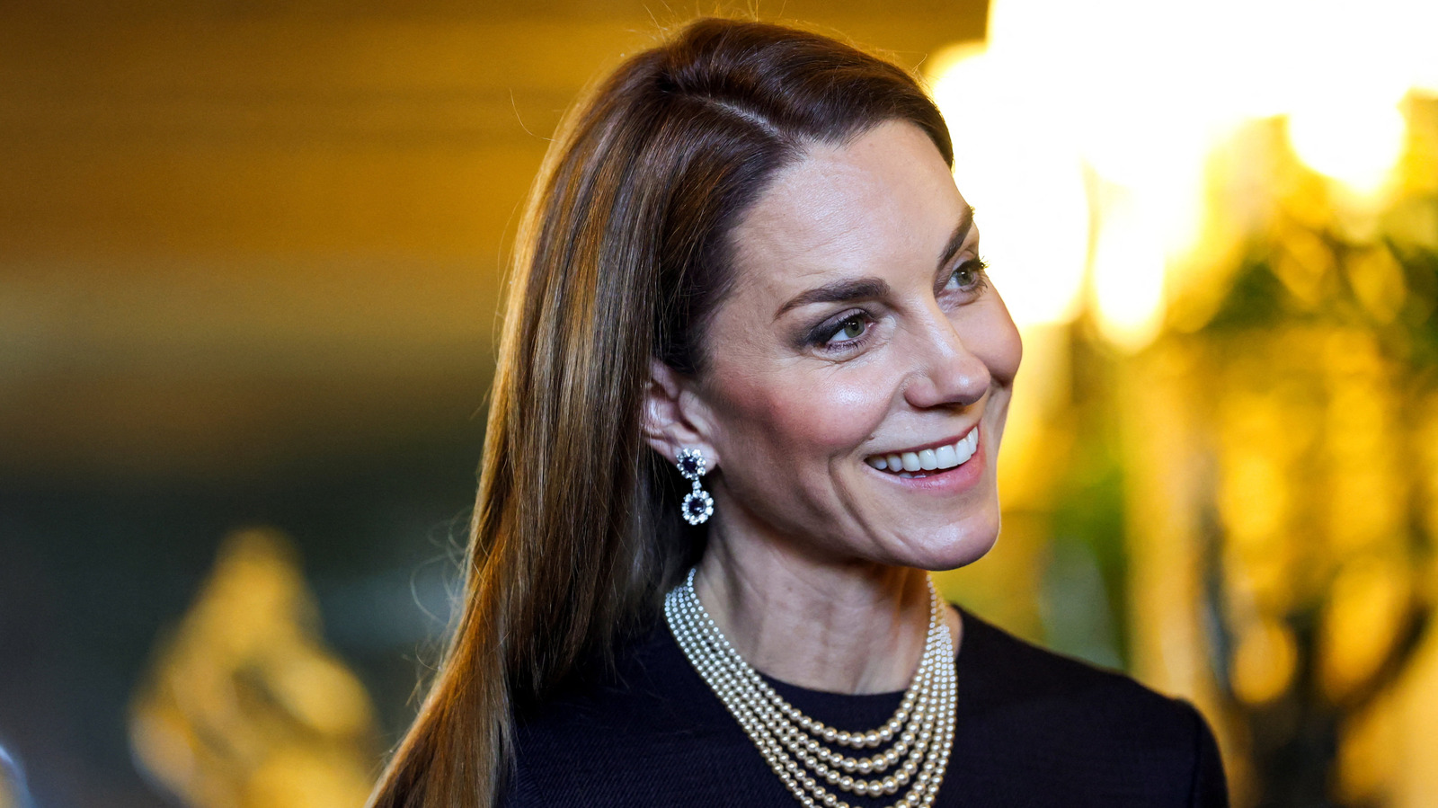 Raras veces Kate Middleton abandonó sus rizos característicos y abrazó el cabello liso