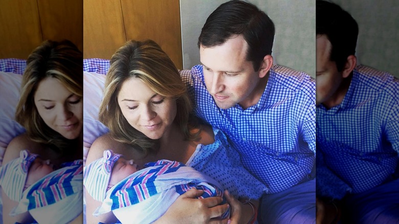 Jenna Bush Hager con su esposo y su hija recién nacida Poppy