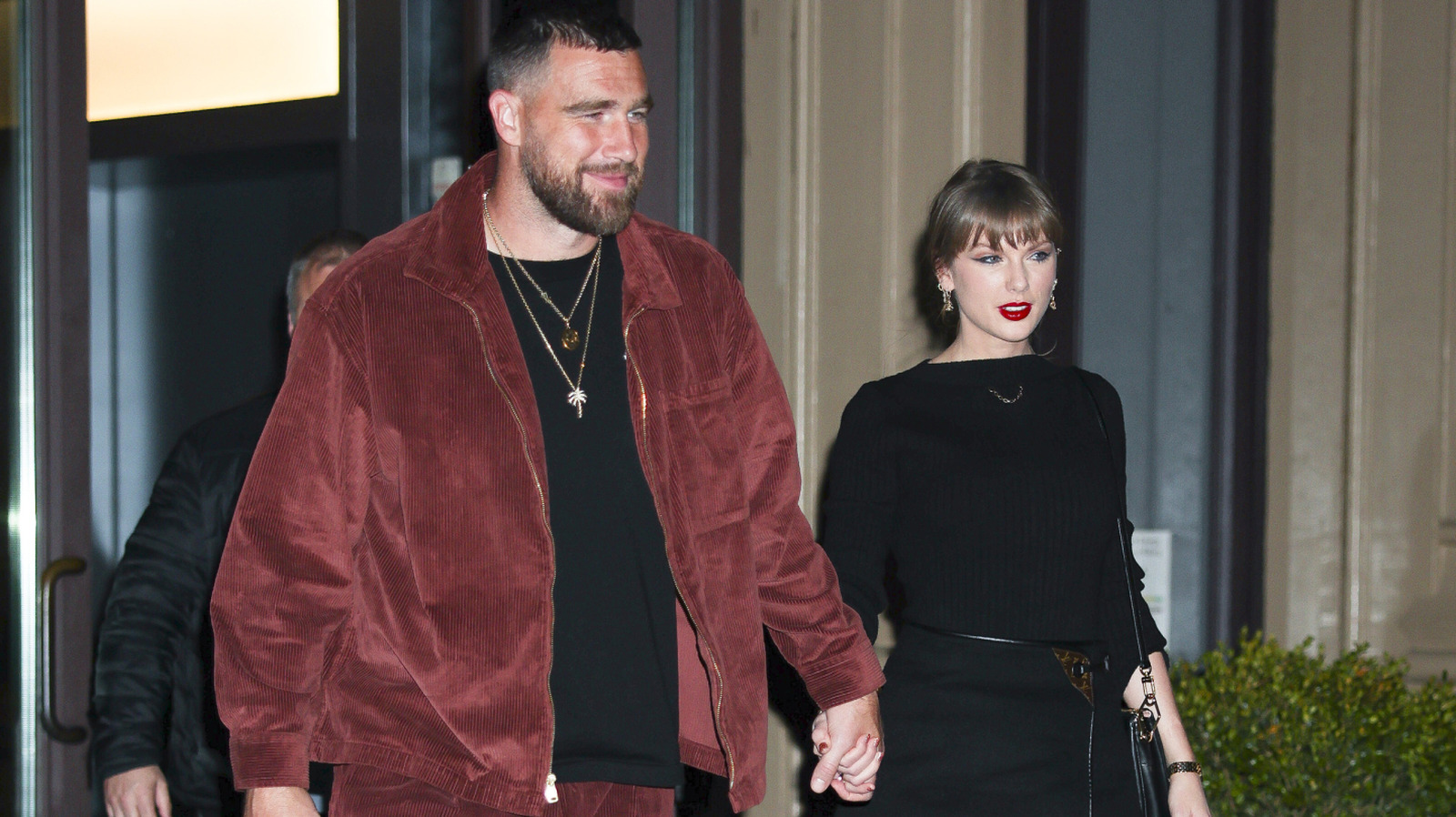 Los mejores y peores atuendos para una cita nocturna de Taylor Swift con Travis Kelce