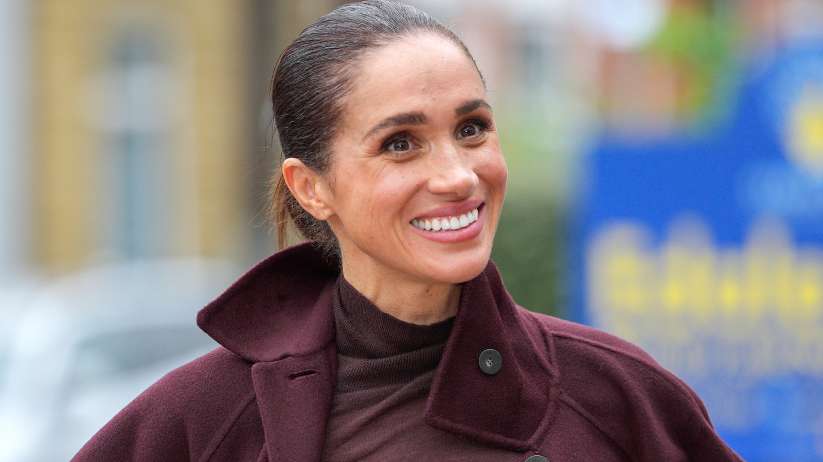 Meghan Markle clavó la tendencia de color más candente del otoño de 2026 con un atuendo antiguo para su regreso al Reino Unido