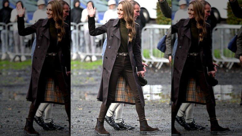Kate Middleton con jeans ajustados marrones y un abrigo a juego en Rothesay, Isla de Bute, Escocia, en septiembre de 2026.
