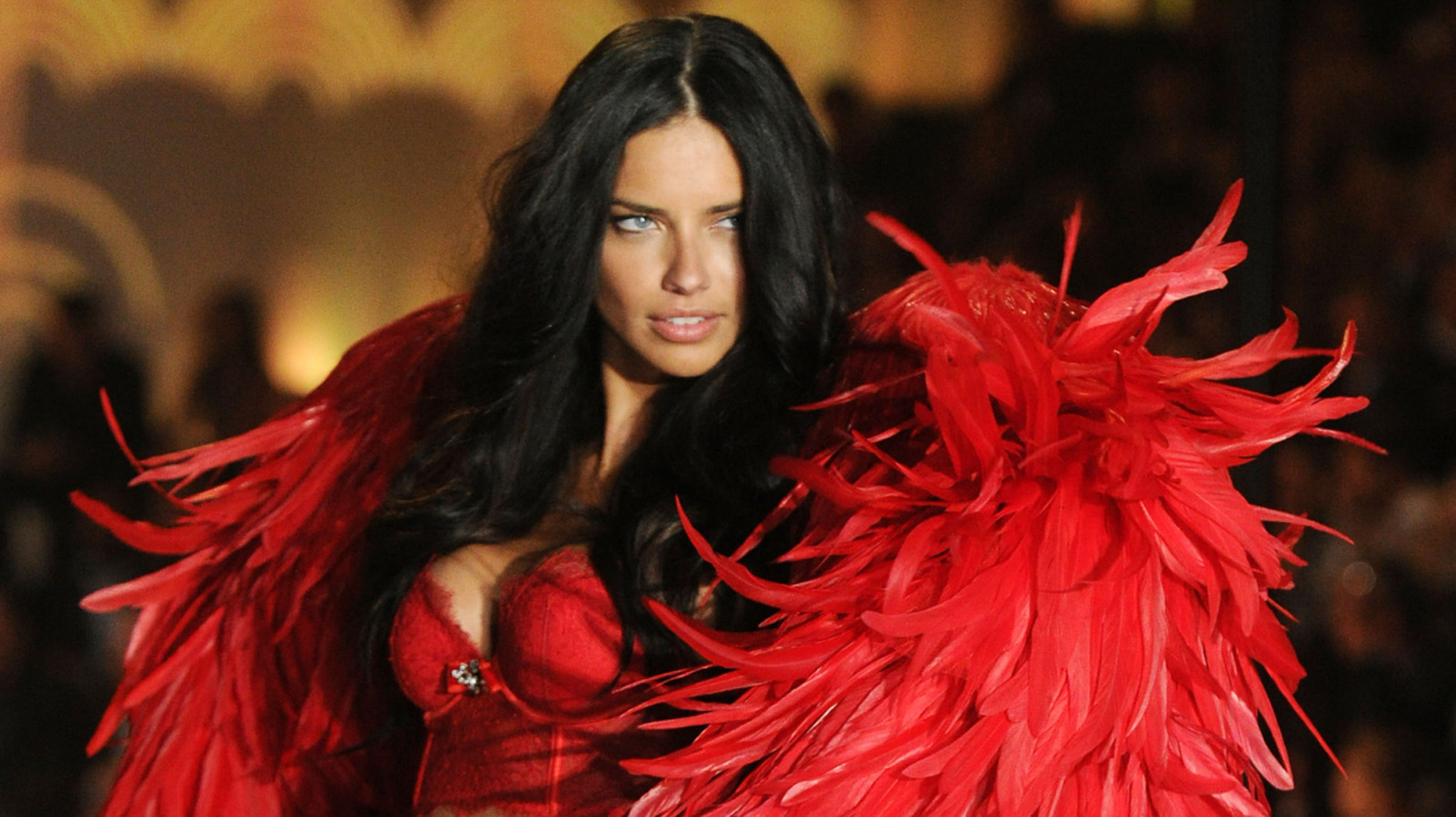 La magnífica evolución del ángel de Victoria's Secret Adriana Lima, en fotos