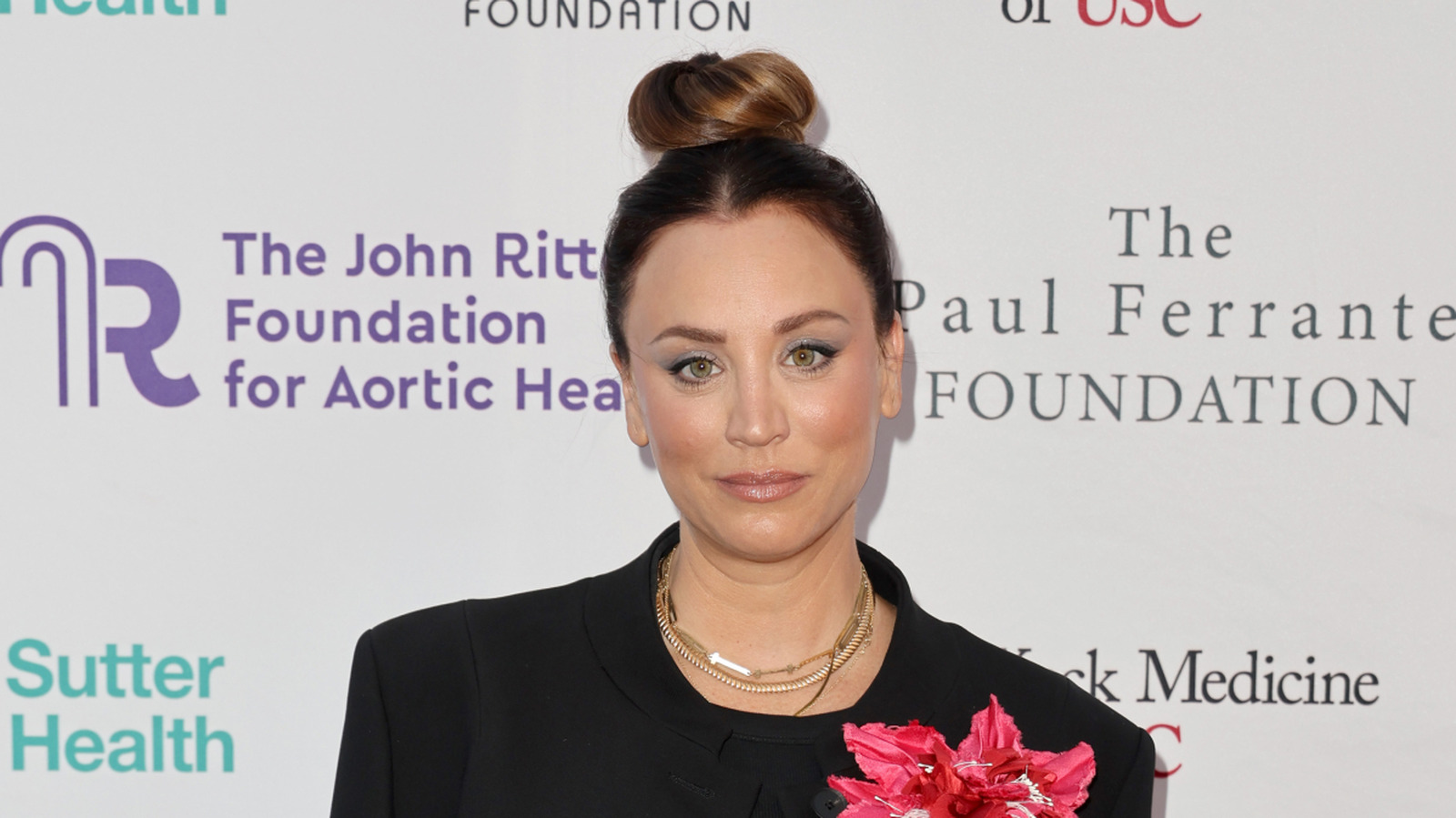 Los mejores y peores momentos de moda de la alfombra roja de Kaley Cuoco