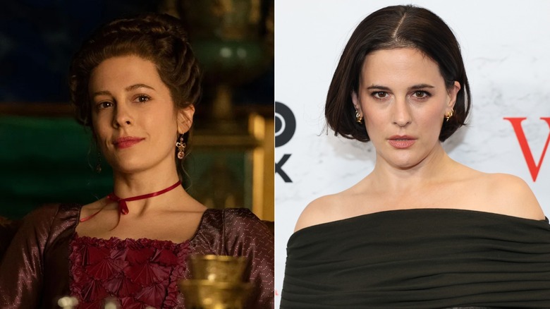 Fotos una al lado de la otra de Phoebe Fox en su personaje en The Great (izquierda) y ella misma en la alfombra roja (derecha)