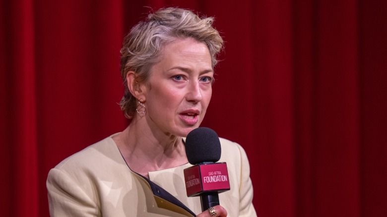 Carrie Coon con pelo corto, rubio y gris en octubre de 2026