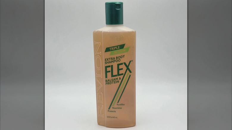 Una botella de champú Flex de Revlon.